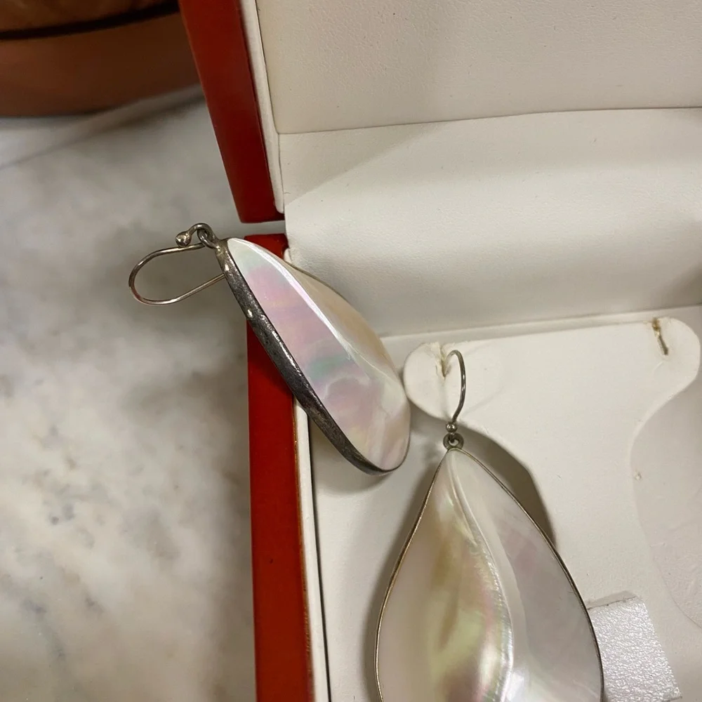 Mother of Pearl drops earrings. - Picture 2 of 5